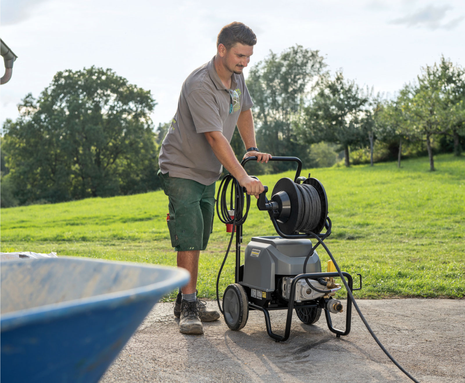 Metal hose reel